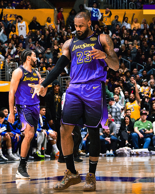 里程碑达成！詹姆斯三分球超越科沃尔跃居历史第七，终结尴尬 20 连铁纪录