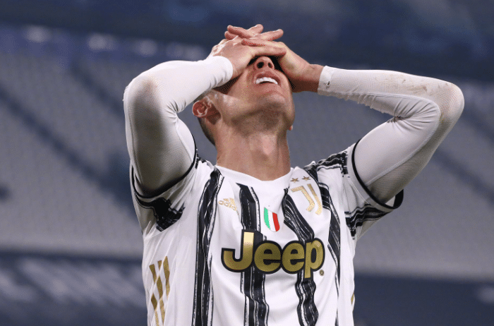 尤文遗憾遭淘汰，尤文众名宿怒批C罗，皮尔洛：第一次见转身躲球