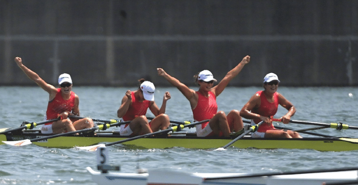 中国赛艇有多牛？世界最佳成绩+反超日本，夺金瞬间：霸占屏幕