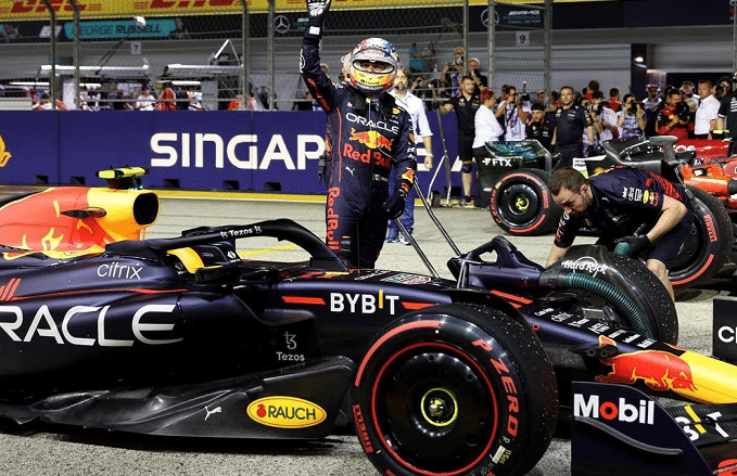 6人退赛！佩雷兹夺得冠军，周冠宇太遗憾，阿隆索350场里程碑退赛