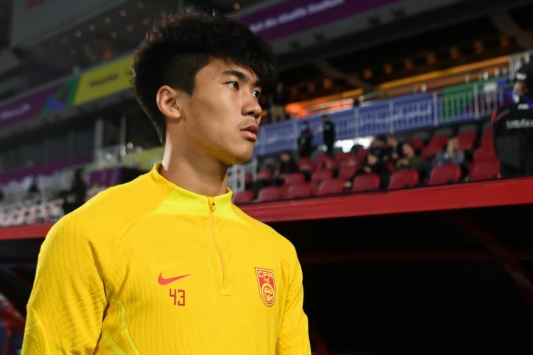 令人唏嘘！24 岁国足红星免签仍被拒，法甲中资队选韩国高中生