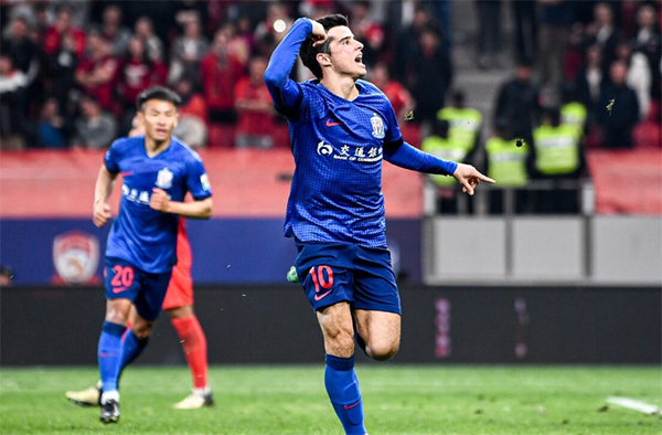 申花冠军相浮现，媒体人：今年是夺冠好时