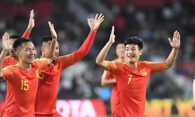 中国男足世预赛阵容解析：稳定、离队与危险边缘的球员