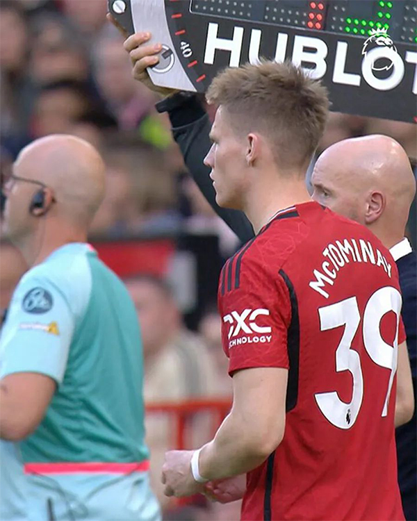 滕哈格释曼联卖小麦原因，称无己事，球迷怒批 6000 万签芒特交易