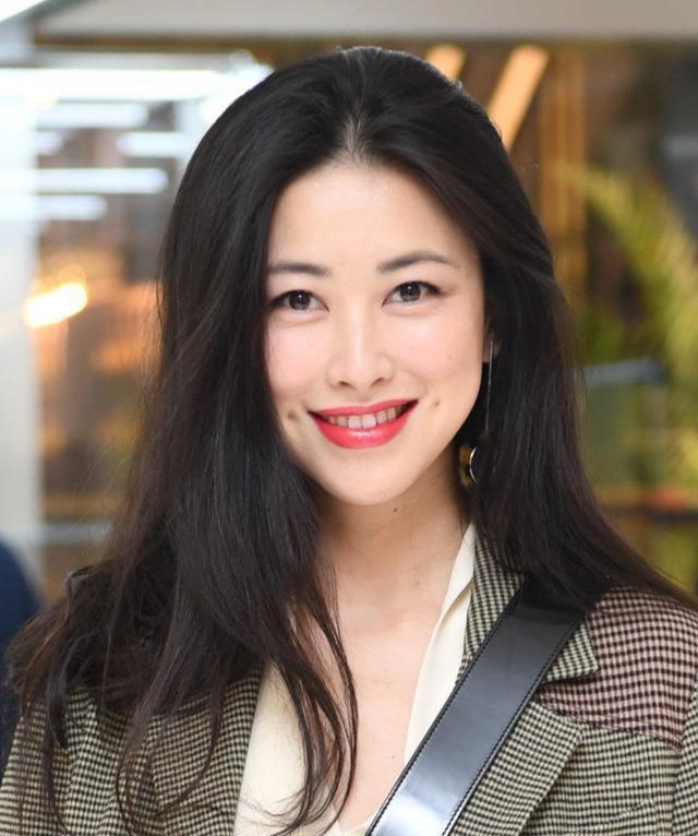 曾和埃尔坎秀恩爱，曾被称为尤文图斯老板娘朱珠现状如何？