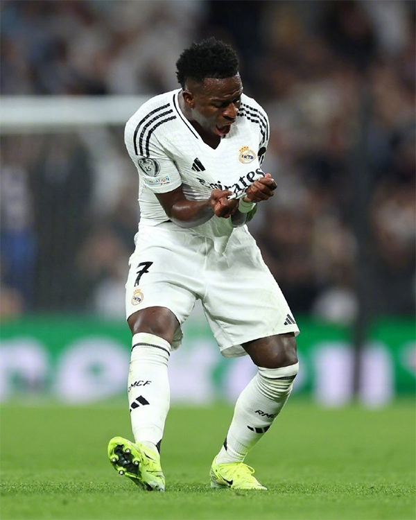 皇马神逆袭！欧冠二次 “让 2 追 5”，姆巴佩展现金球级发挥：戴帽加一条龙