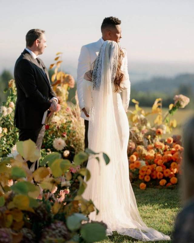 羡慕！麦科勒姆晒婚礼现场组照片：感谢摄影师，化妆师等工作人员！