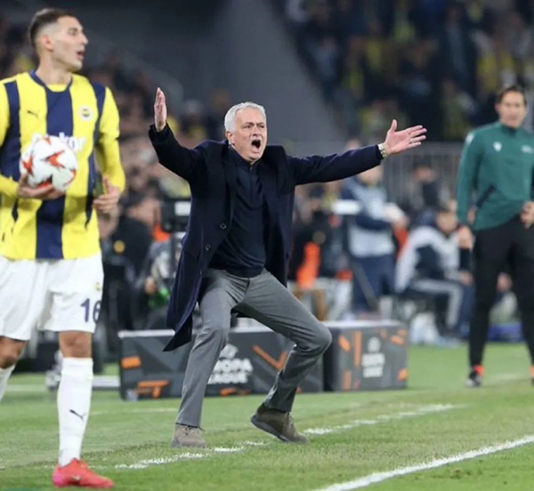 穆里尼奥表态力挺阿莫林，希望曼联复兴，揭秘与拉爵友好关系