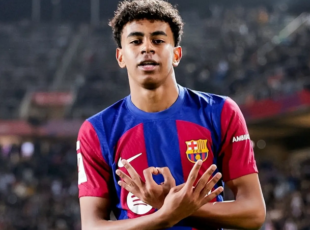 17岁219天破纪录！亚马尔百场里程碑，远超梅罗姆巴佩