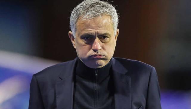 羞辱？热刺或剥夺穆帅帅位！为逃避违约金让他留薪休假！新帅人选曝光