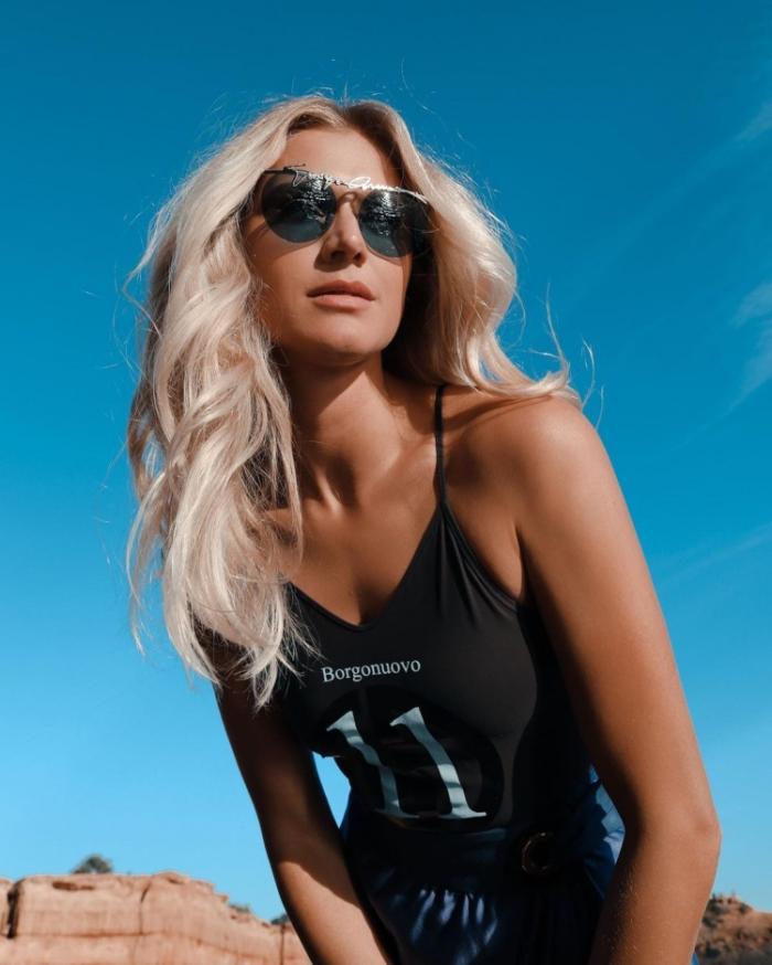 罗纳尔多再当爹，退役的大罗年入千万，他的名模妻子收入有多少？