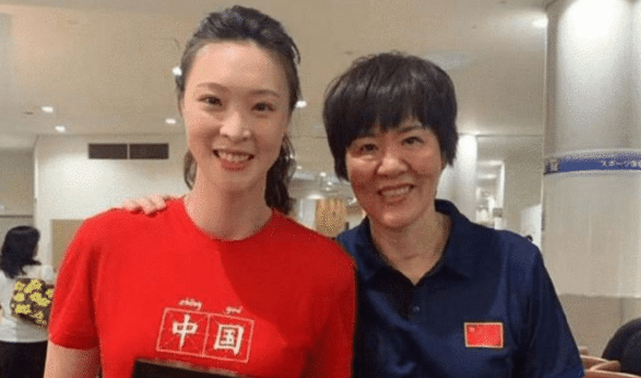 郎平生活曝光！将手写自传，教书+回归家庭，不再复出执教球队