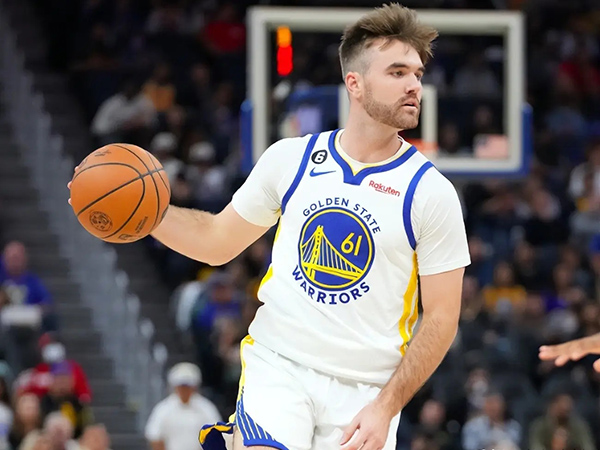 ​​NBA新赛季动态：勇士连签六将，小卡回应合同风波​​