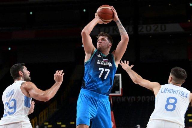 热搜第一！东契奇轰48分后冷静发声，对手：两年前他就是世界最佳