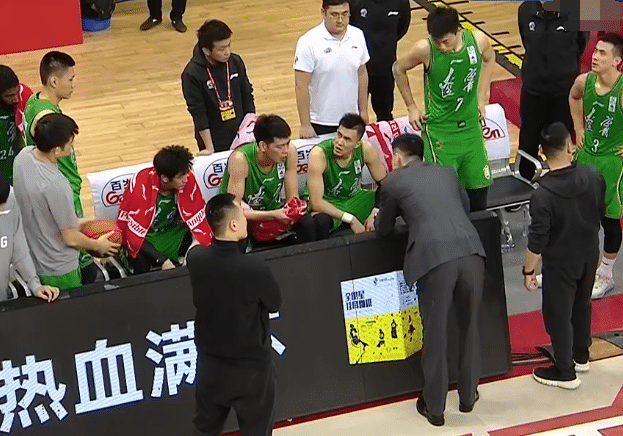 杨鸣郭少技犯！马尚5罚拉开比分，郭少22分钟5犯，大韩13分钟4犯