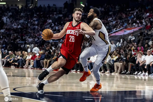 NBA季前赛综述：火箭马刺魔术领跑 新趋势与球队百态