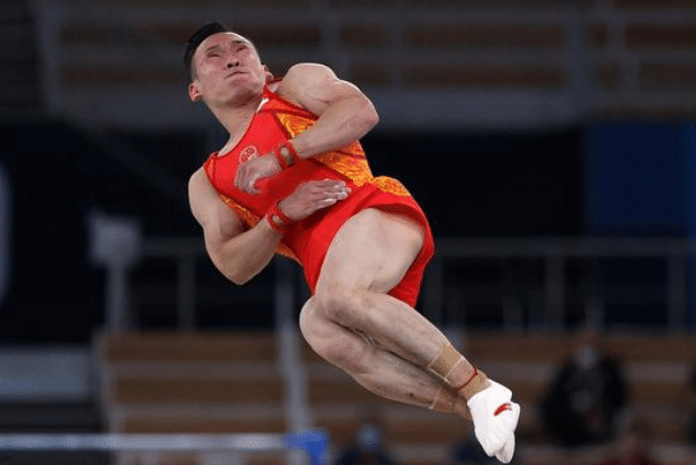 肖若腾争议丢金！妈妈哽咽不敢信，爸爸黑脸沉默，教练一针见血