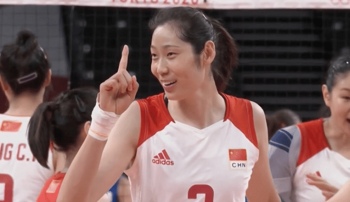 绝境！中国女排被轰一波流，郎平着急，朱婷带伤坚持+霸气摇手指