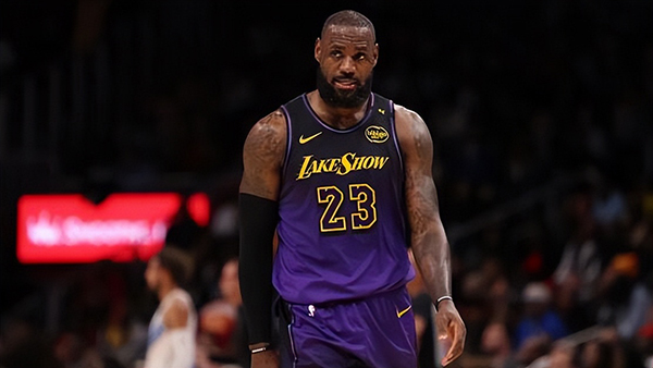 詹姆斯发声催变，佩林卡面临抉择：湖人后路在何方？