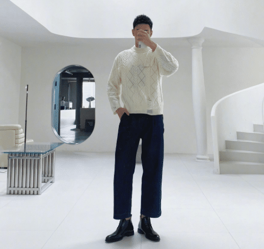 孙杨晒最新帅照！凌晨1点还在卖，直播带货太拼，玩花样吸引观众