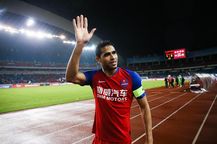 9外援超市！卡尔德克加盟深圳队，费南多受伤卡帅让恒大放假三天