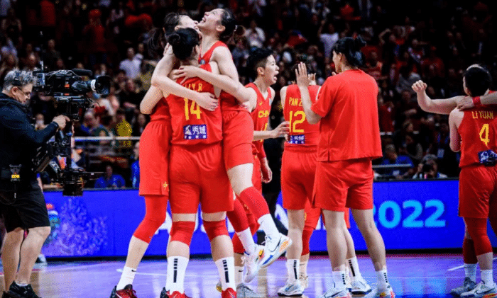 超级比赛日！中国女篮世界杯冲冠，女排战巴西，国乒亮相世锦赛