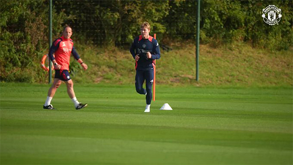 曼联迎焦点战前陷困境，7 球员无缘战利物浦，滕哈格着眼未来建设