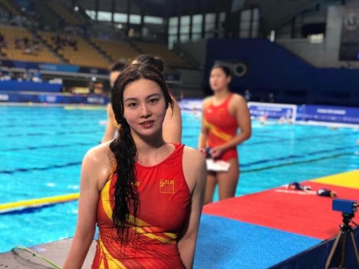 水球队长秀长腿爆红，刘国梁称抽签结果无所谓，女排高温下训练