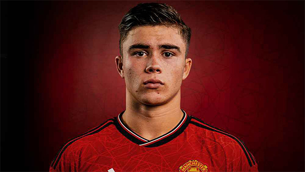 曼联双红会替补名单惊现神秘小将，边卫位置暗藏惊喜