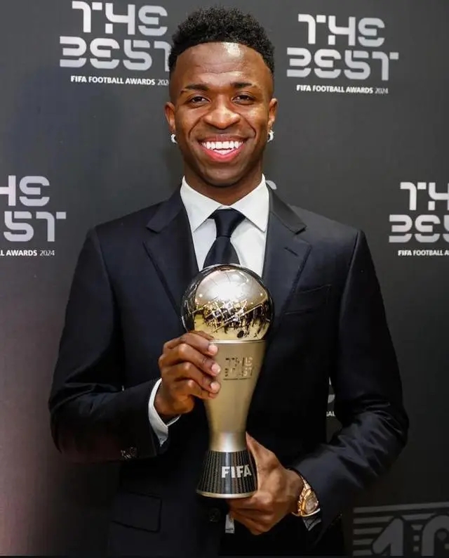 卡塔尔多哈见证！皇马前锋维尼修斯加冕 2024 FIFA 年度最佳球员