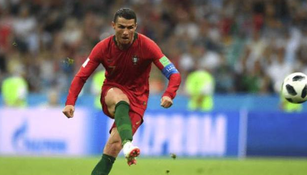 C 罗 Youtube 频道新动态：幽默玩梗 “给你俩窝窝”