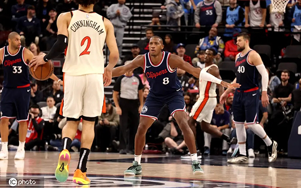 哈登50分破纪录，罕见劈扣燃爆全场，MVP 呼声震耳欲聋