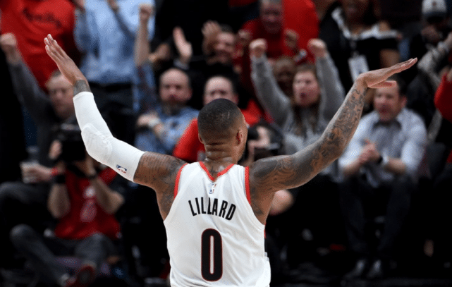 44+7！利拉德上帝附体，2分钟连砍10分杀死比赛，NBA官推盛赞