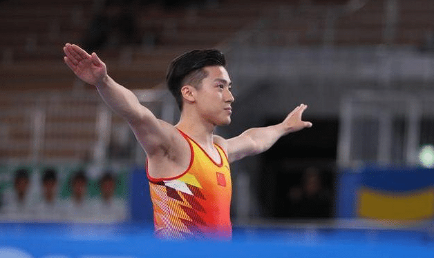 桥本一幕重新！董栋完美表现丢金，对手失误仍夺冠，裁判引争议