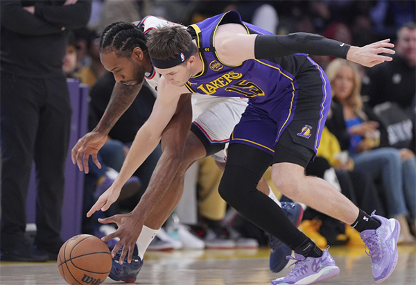 里夫斯+范德比尔特伤缺！湖人西部第四宝座岌岌可危