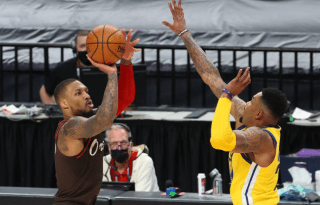 三项数据第一！利拉德关键时刻太狠，开拓者炫耀：那是我们的控卫