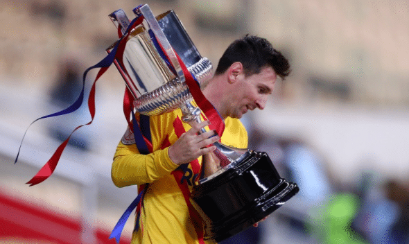 梅西成移动景点！队友纷纷求合影，巴萨将帅赛后谈梅西的未来