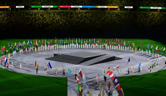 争议！奥运闭幕式短片，中国队无金牌镜头，举重跳水国乒全是银牌