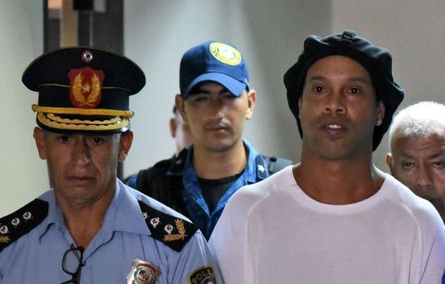 小罗露面老态龙钟如老人，生涯收入2亿的小罗为何会如此的窘迫？