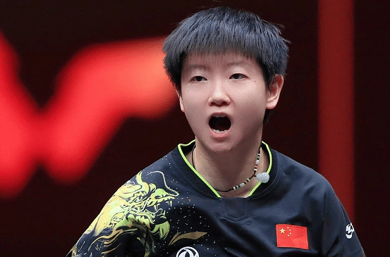 大赛三连冠！孙颖莎4-3复仇陈梦，勇夺女单冠军，稳居世界第一