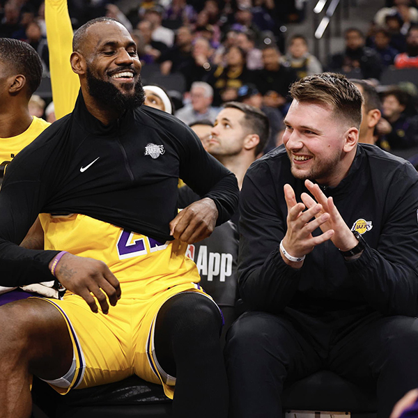 东契奇湖人首秀引轰动：詹皇造势、诺天王出席，魔术师高呼精彩