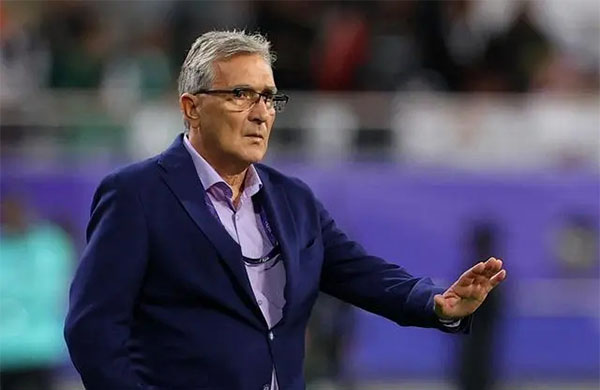 国足千呼万唤的新帅伊万科维奇，会选择433还是442阵型