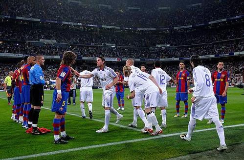 巴萨赛季三杀皇马是什么时候？巴萨赢过皇马几次？