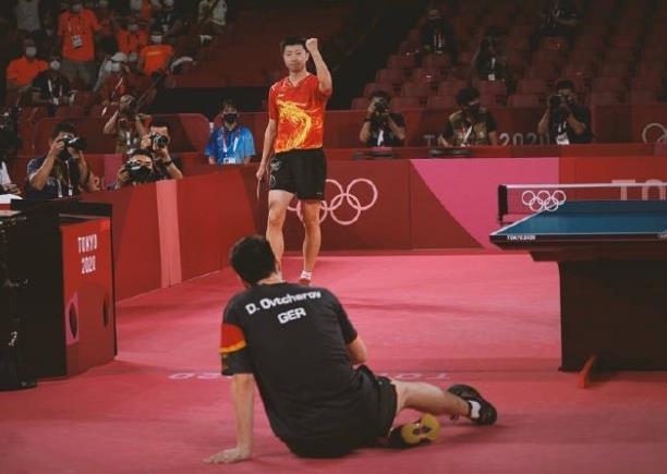 马龙有多强？奥恰12年没赢过一次，让娇妻穿马龙球衣克服恐惧