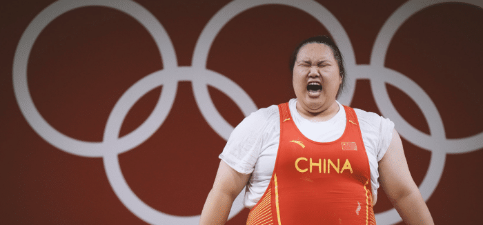 年仅21岁，中国举重选手创三大奥运纪录夺金，韩国网友：神也可以参赛吗？
