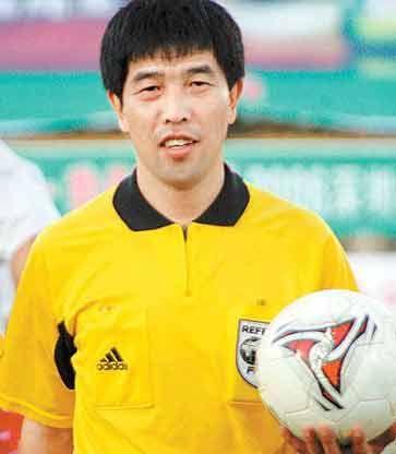 因为81万毁掉人生，昔日中超“金哨”陆俊现状如何？