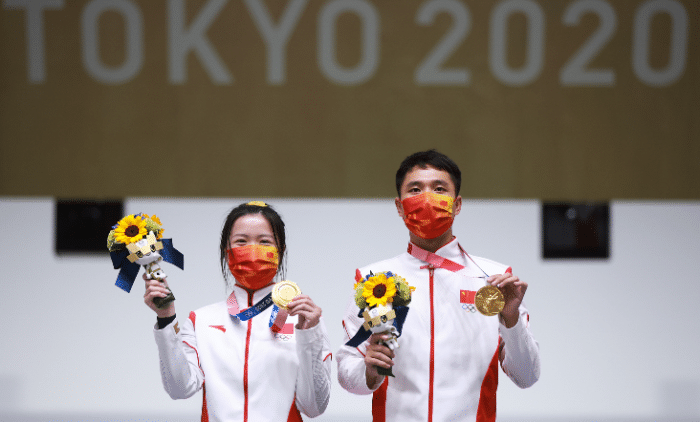 杨倩夺首金奖励1100万+江景房？杨倩教练与家人给出回应！