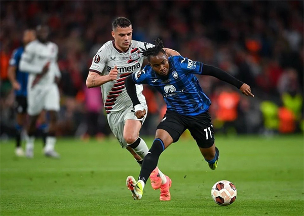 勒沃库森51场不败终结，三冠王梦碎，阿隆索玄学不再