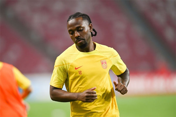 中国男足23人名单调整，年轻球员能否在中新加坡战中崭露头角？