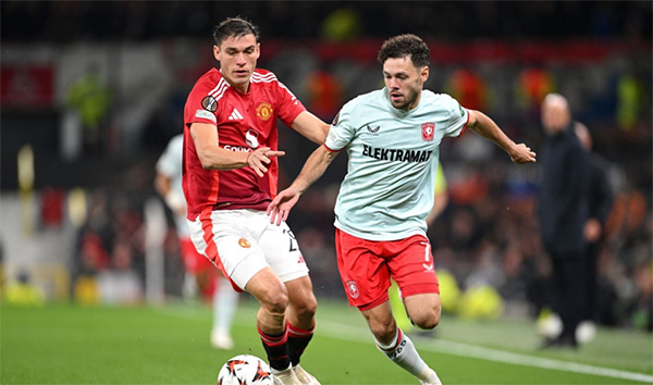 曼联爆冷 “翻车”，首发身价十倍却不敌弱旅，堪称耻辱？